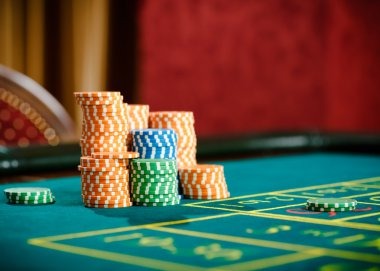 Cash game table with betting interface